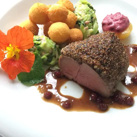 Отель Land-gut-hotel Landhotel - Gasthof Zwoschwitz 3*