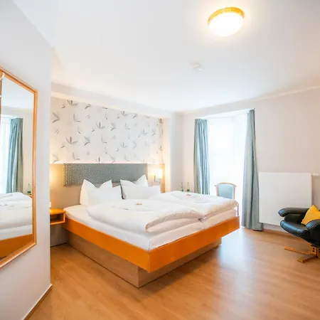 Отель Land-gut-hotel Landhotel - Gasthof Zwoschwitz