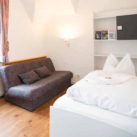 - Zwoschwitz 普劳恩