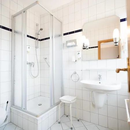 Land-gut-hotel Landhotel - Gasthof Zwoschwitz Отель Плауэн