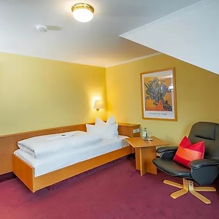 Отель Land-gut-hotel Landhotel - Gasthof Zwoschwitz