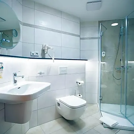 Land-gut-hotel Landhotel - Gasthof Zwoschwitz Отель Плауэн