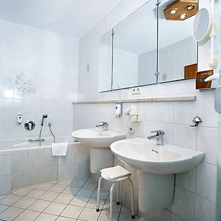 Land-gut-hotel Landhotel - Gasthof Zwoschwitz Плауэн