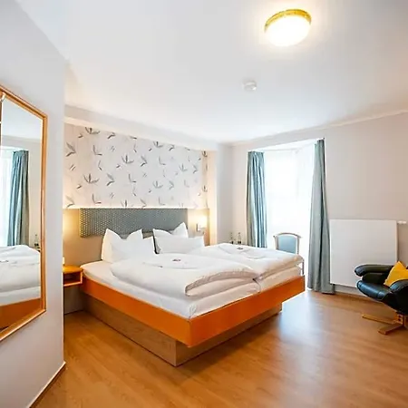 Land-gut-hotel Landhotel - Gasthof Zwoschwitz Отель Плауэн