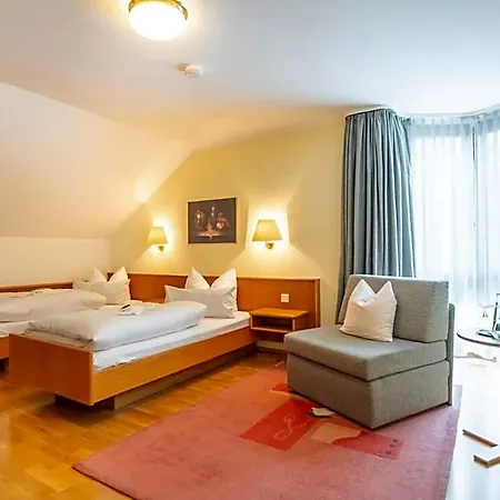Land-gut-hotel Landhotel - Gasthof Zwoschwitz Плауэн
