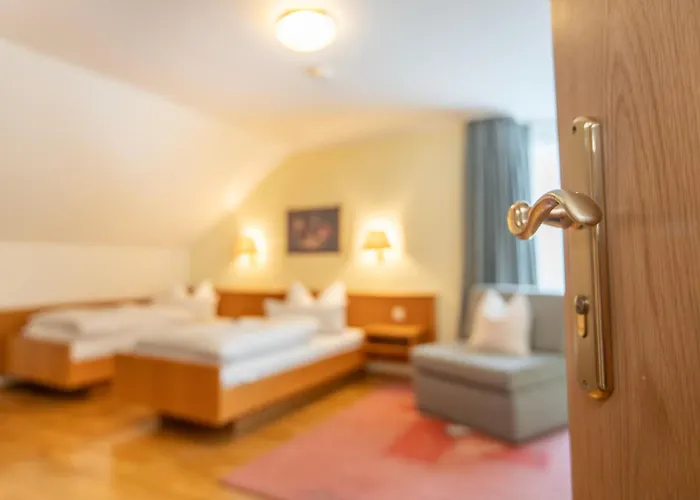 - Zwoschwitz Hotel
